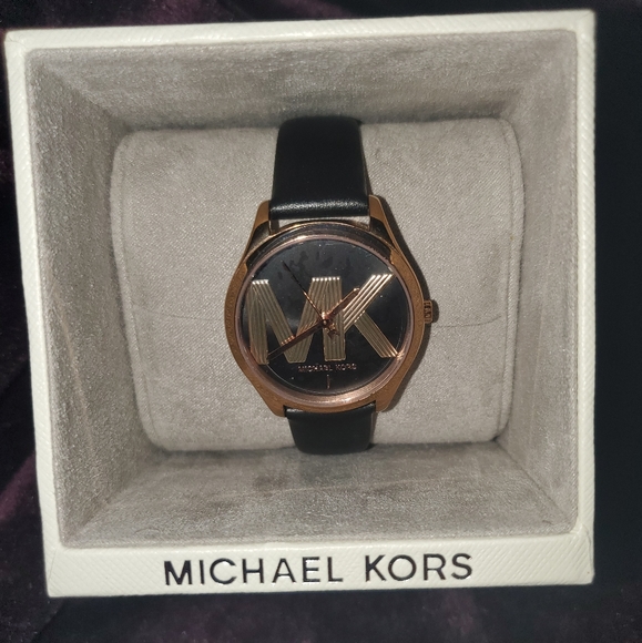 Michael Kors Accessories - 💥  Michael Kors watch rose gold watch 💥